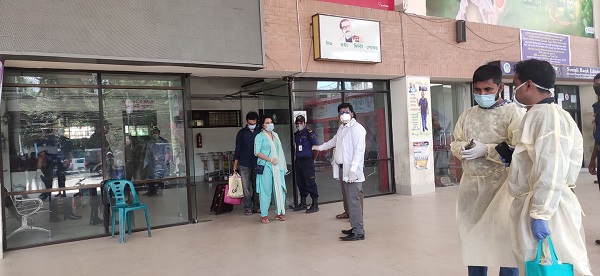 কলকাতায় আটকে পড়া আরো ৪৪ জন বাংলাদেশী বেনাপোল চেকপোস্ট দিয়ে দেশে ফিরেছে