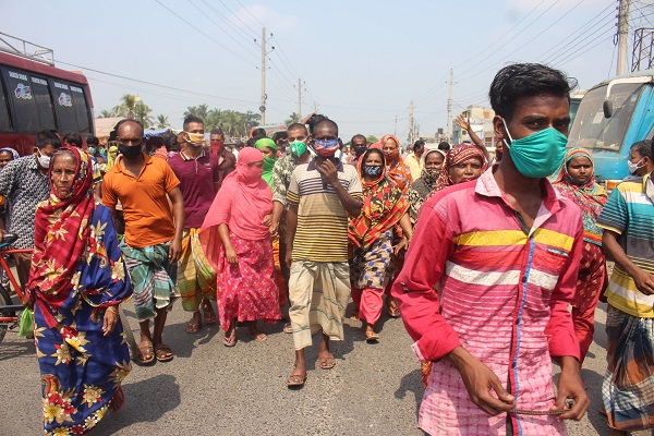 খুলনায় খাদ্য সামগ্রীর জন্য বিক্ষোভ