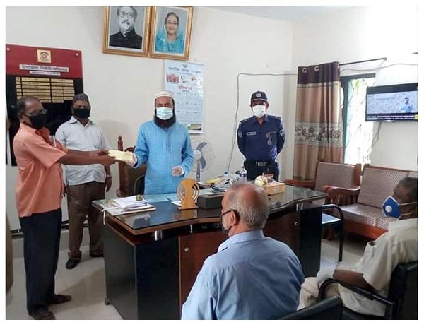 কলারোয়ার মুক্তিযোদ্ধা সংসদ আশি হাজার টাকা দিলেন ত্রাণ তহবিলে