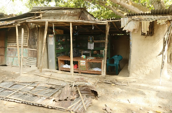 নওগাঁর বলিহারে করোনা ভাইরাসকে কেন্দ্র করে ফার্মেসী ভাংচুর, হামলা ও লুটের অভিযোগ