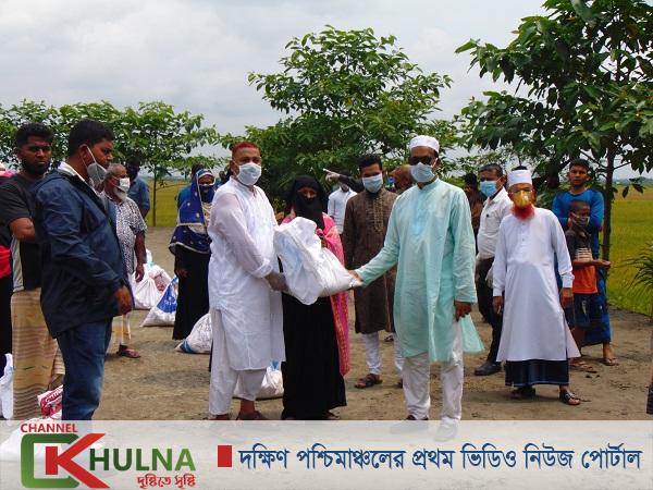 টুঙ্গিপাড়ায় প্রধানমন্ত্রীর পক্ষে ৭’শ পরিবারকে খাদ্য সহায়তা