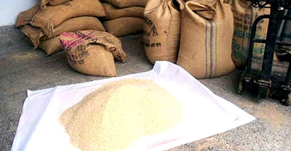 বাগেরহাটে স্বল্প মূল্যের রেশনের তালিকায় নাম থেকেও ১০ টাকা কেজির চাল পাচ্ছে না হত দরিদ্ররা