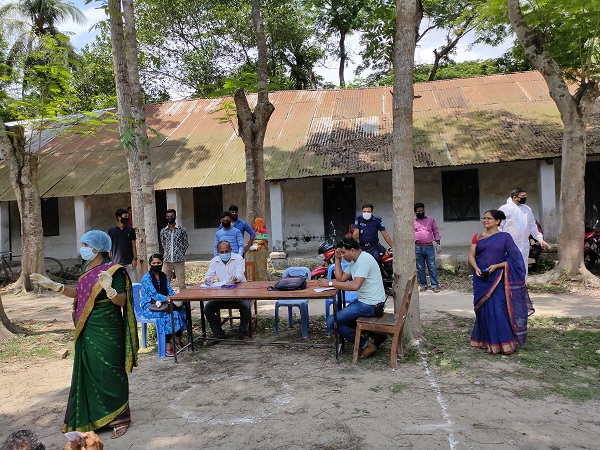 করোনায় ২০০ দলিত পরিবারের মাঝে খাদ্যসামগ্রী বিতরণ