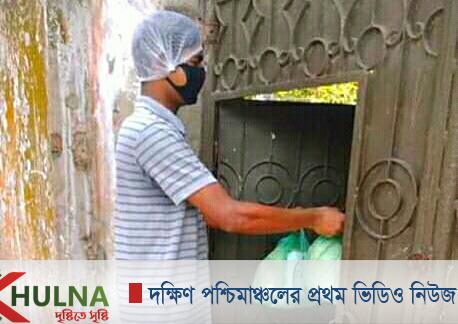 মোংলায় যুব সমাজ কল্যাণ সংঘ ৪৫০ পরিবারে ইফতার সামগ্রী বিতরণ
