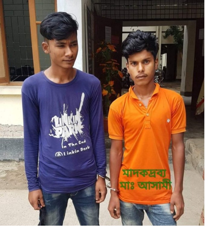 মহম্মদপুরে গাঁজাসহ ২ মাদক সেবী গ্রেফতার