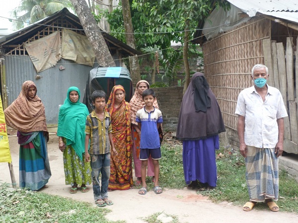 যশোরে ত্রাণ পাইনি নওয়াপাড়া ইউপির ৩০০ পরিবার