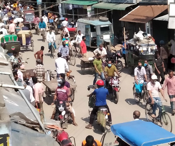 সংক্রমণ নিয়ে উদাসীনতা, করোনা ঝুঁকিতে কোটচাঁদপুর!