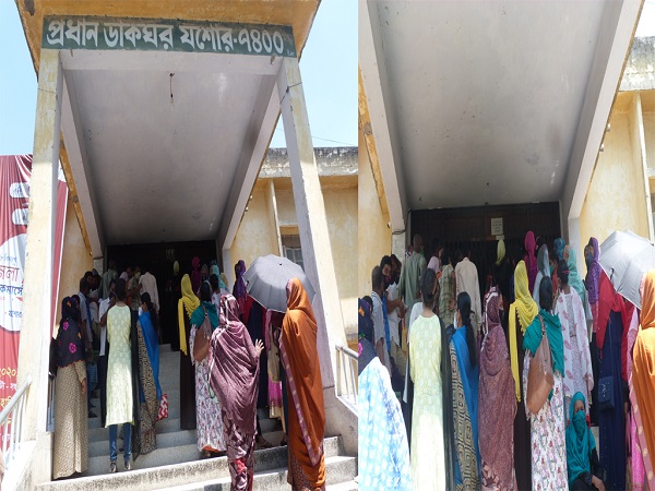 যশোরে ব্যাংক-পোষ্টঅফিসে ব্যাপক জনসমাগম, নেই সামাজিক দূরত্ব