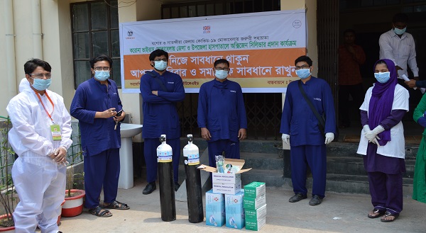 উত্তরণের পক্ষ থেকে শ্যামনগর হাসপাতালে অক্সিজেন সিলিন্ডার, ফ্লো মিটার, নেবুলাইজার ও সার্জিক্যাল মাস্ক প্রদান