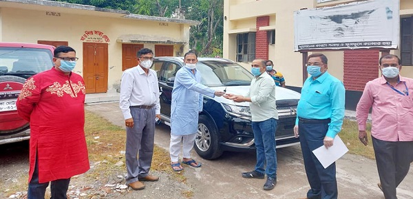 তালা হাসপাতালের স্বাস্থ্য কর্মকর্তা পেলেন নতুন গাড়ি