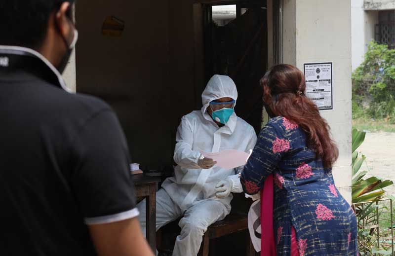 হটলাইনে সাড়ে ১৩ লাখ কল, ২৯শ জনের করোনা পরীক্ষা