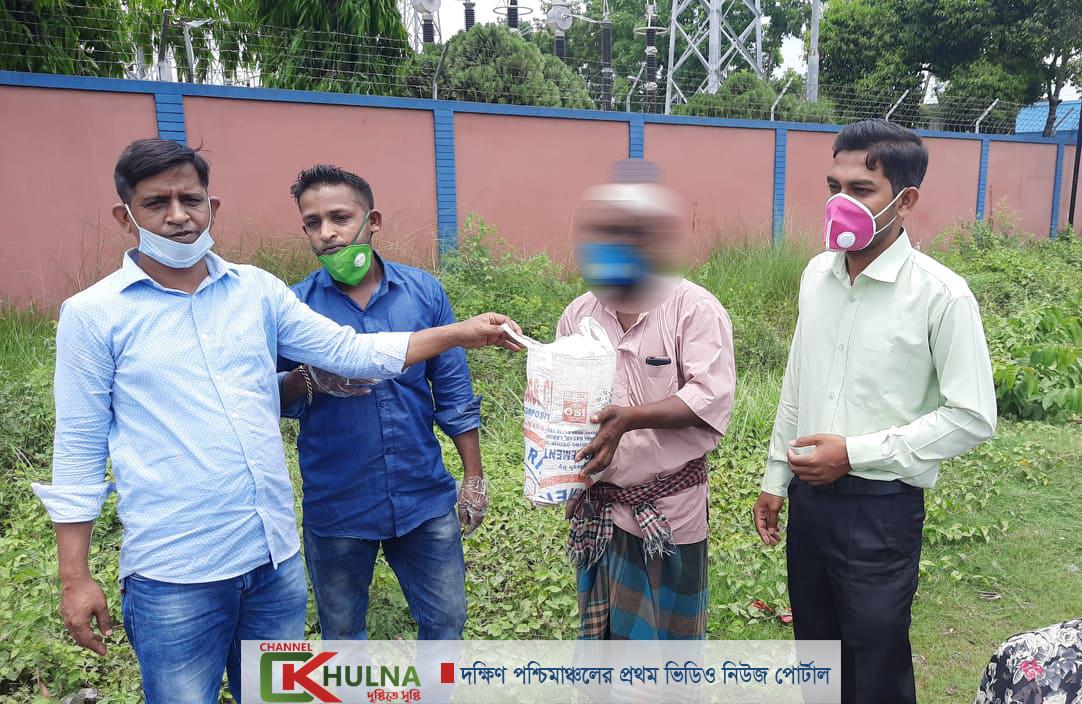 চ্যানেল খুলনার পক্ষ থেকে খাদ্য সামগ্রী বিতরণ