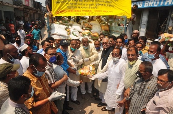 খুলনা নগর আ’লীগের ৮টি সাংগঠনিক ওয়ার্ডে ২৪শ’ পরিবারের জন্য খাদ্য সহায়তা হস্তান্তর
