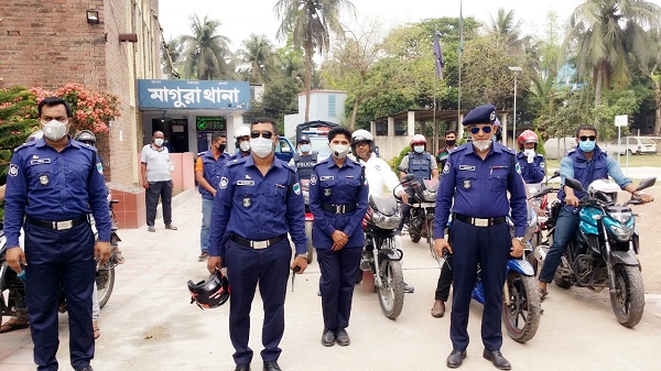 জনসচেতনতা তৈরীতে মাগুরা জেলা পুলিশের মোটর সাইকেল মোহড়া