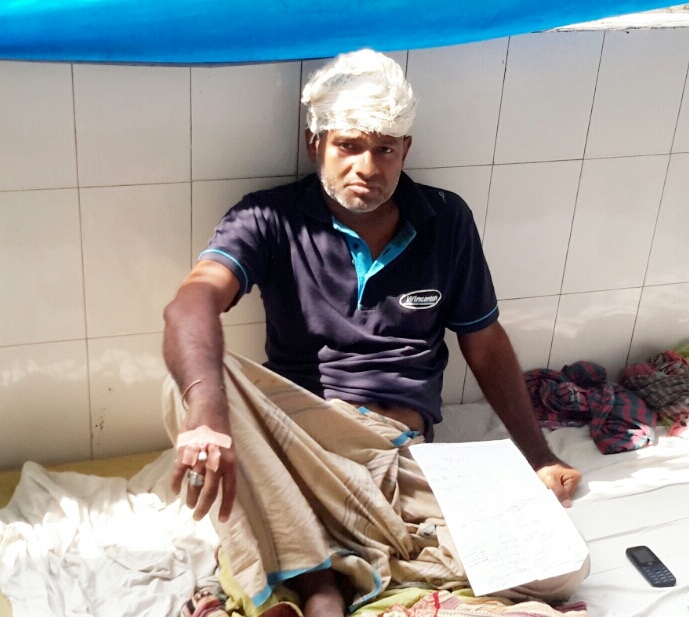 মাগুরায় মাদক বিক্রিতে বাধা দেয়ায় যুবককে কুপিয়ে জখম