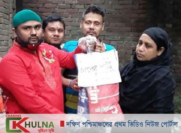 দিঘলিয়ার সেনহাটিতে একশ পরিবারের মাঝে জাকের পার্টি খুলনা জেলার উদ্যোগে ইফতার সামগ্রী বিতরন