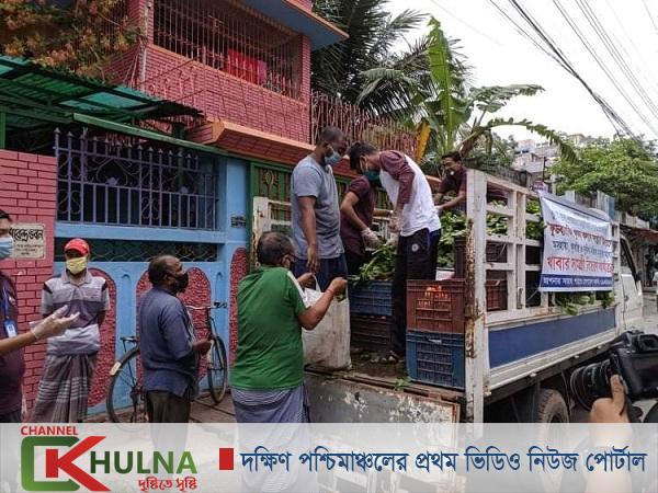 খুলনায় টিসিবির পন্য কিনলে ফ্রী সবজি উপহার দিচ্ছে ফুডব্যাংকিং খুলনা কল্যাণ সংস্থা