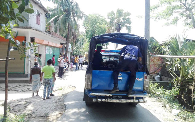 মাদারীপুরে ত্রাণের তালিকা নিয়ে দু’গ্রুপের মারামারি