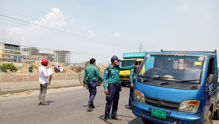 রাজধানীর প্রবেশ পথে পুলিশের কঠোর নজরদারি
