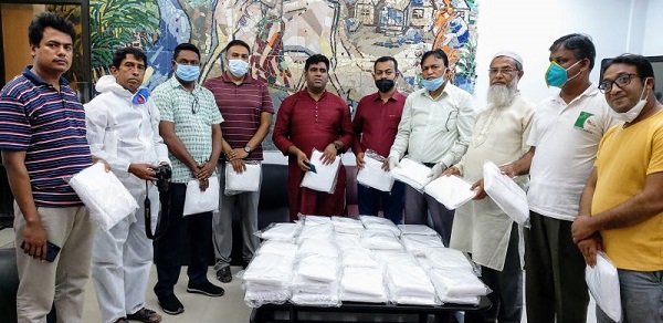 খুলনা প্রেসক্লাবে সাংবাদিকদের পিপিই প্রদান