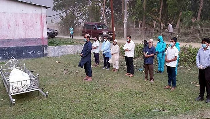 স্থানীয়রা না আসায় জানাজা পড়ালেন ইউএনও