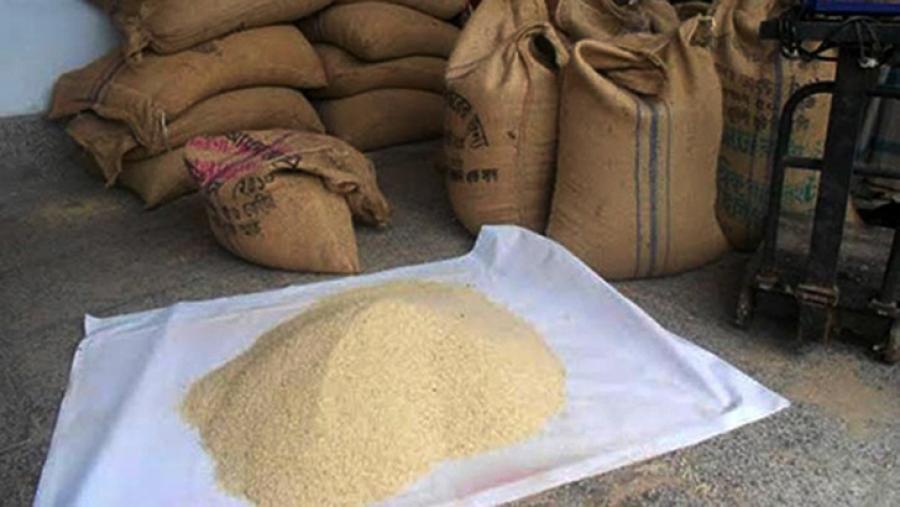 খুলনায় খোলাবাজারে ১০ টাকা কেজি দরে চাল বিক্রয়