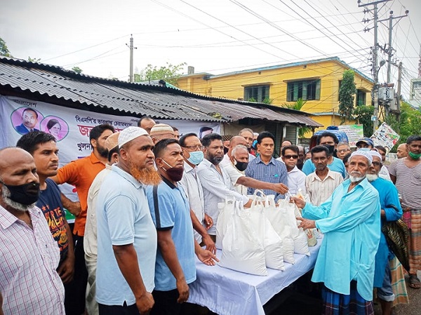 একশত পরিবারে এান সহয়তা দিয়েছে রকিবুল ইসলাম বকুল
