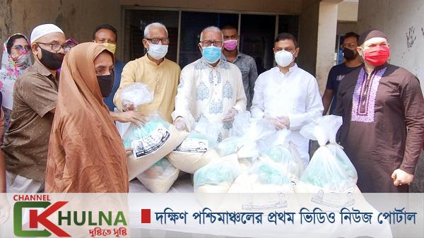 নিম্নআয়ের কর্মহীনের মাঝে সিটি মেয়রের ত্রাণসামগ্রী বিতরণ