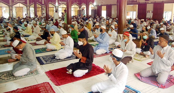 খুলনায় ঈদ-উল-ফিতর উদযাপিত