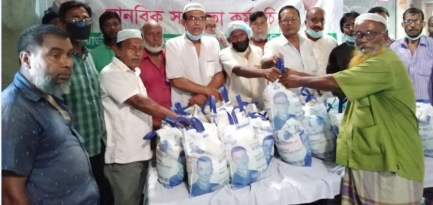 বিএনপির কেন্দ্রীয় নেতা রকিবুল ইসলাম বকুলের পক্ষে নগরীর ৯নং ওয়ার্ডে দুস্থদের মাঝে খাদ্য সামগ্রী বিতরণ