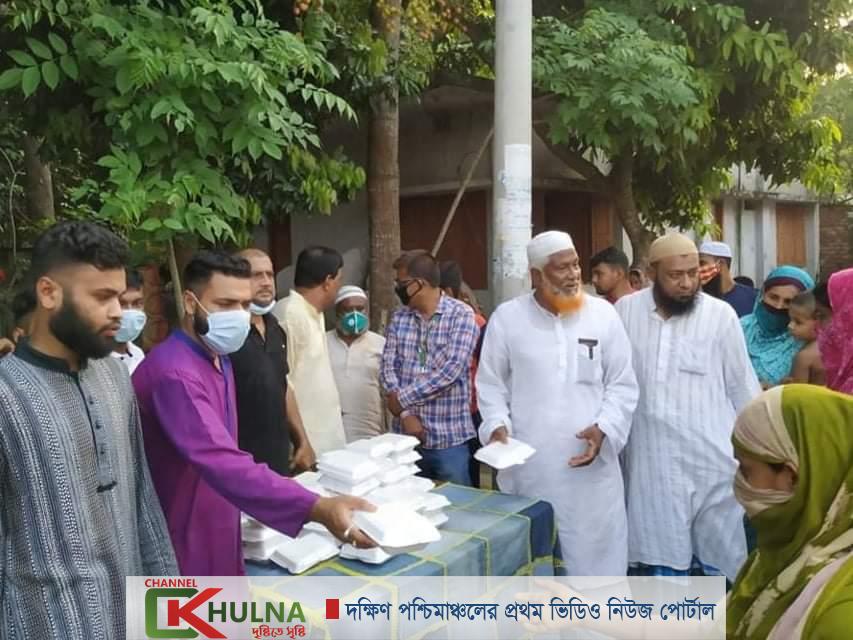 মাগুরায় পৌর স্বেচ্ছাসেবক লীগ নেতা শেখ মেহেদী হাসনাতের উদ্যোগে ৬৫০ জন ব্যক্তির মাঝে ইফতার বিতরন