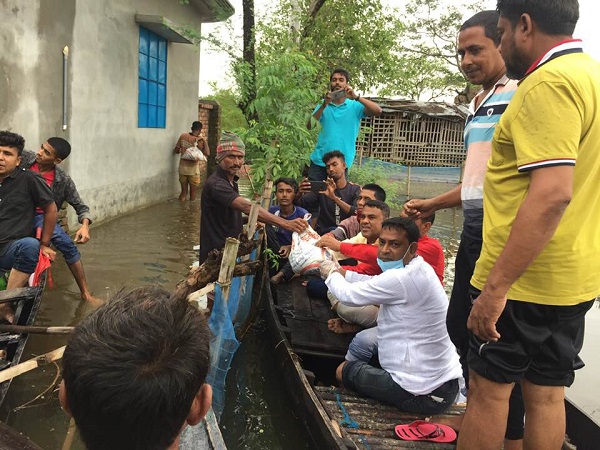 ঘূর্নিঝড় আম্পানে ক্ষতিগ্রস্ত গৃহহীন কয়রার বানভাসী মানুষের পাশে জেলা বিএনপি ও অঙ্গসহযোগী সংগঠন