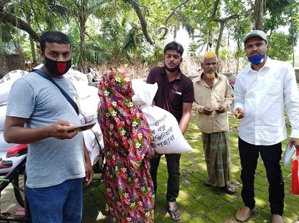 ডুমুরিয়া চুকনগরে জার্মান প্রবাসী বাপ্পির ৬ষ্ঠ ধাপে খাদ্যসামগ্রী বিতরণ