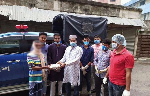 মাগুরায় মানবিকতার পুলিশ নিজেদের ঈদের শপিং এর টাকা দিয়ে ইফতার বিতরণ করলেন কনস্টেবলরা