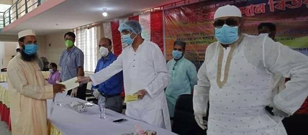 মাগুরায় ৭৪৭ টি মসজিদে প্রধানমন্ত্রীর উপহার সামগ্রী বিতরণ করেন এমপি সাইফুজ্জামান শিখর