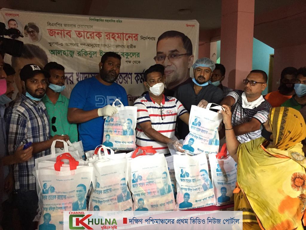 করোনায় সংকটে পড়া কর্মহীনদের মাঝে বিএনপি নেতা বকুলের পক্ষে নগরীতে জেলা বিএনপির ঈদের খাদ্য সামগ্রী বিতরণ