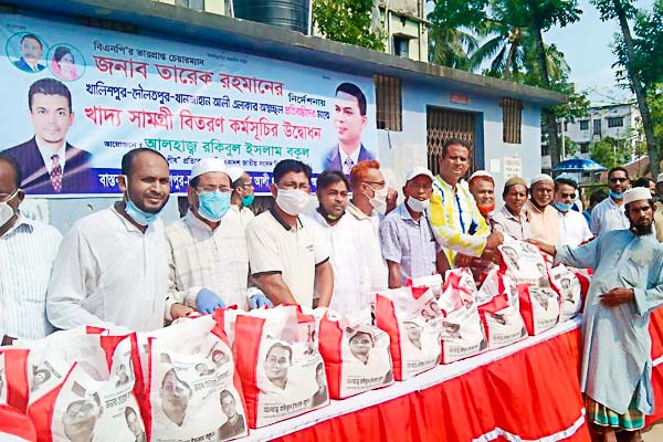 কেন্দ্রীয় বিএনপি নেতা রকিবুল ইসলাম বকুলের পক্ষে উদ্যোগে অসচ্ছল প্রতিবন্ধী পরিবারের মাঝে খাদ্যসামগ্রী বিতরণ