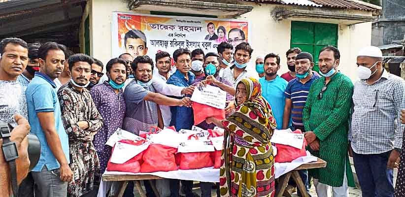 বিএনপি নেতা বকুলের পক্ষে খালিশপুরে যুবদল নেতার ঈদ উপহার সামগ্রী বিতরণ
