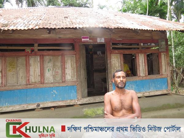 মোড়েলগঞ্জের হোগলাবুনিয়ায় সুবিধাভোগীদের নামের তালিকায় মেম্বরের মোবাইল নম্বর !