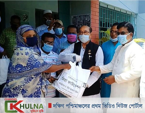 মোড়েলগঞ্জে মিয়া ফাউন্ডেশনের উদ্যোগে ১৫০ পরিবার পেলেন খাদ্য সহায়তা