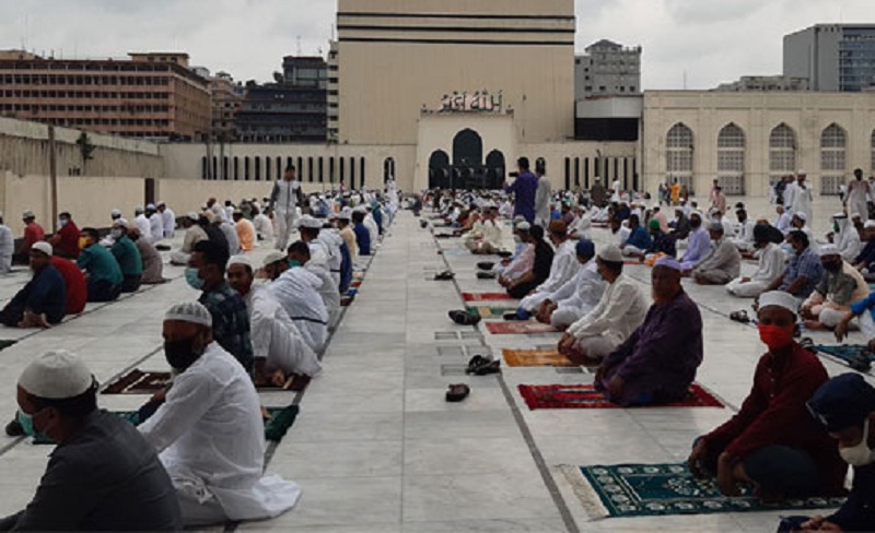 বায়তুল মোকাররমে ঈদের প্রথম জামাত অনুষ্ঠিত