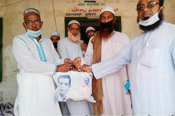 শেখ সোহেলের পক্ষে দাকোপে ইমামদের মাঝে ত্রান বিতরন