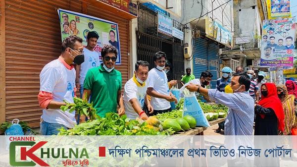 নিন্ম আয়ের মানুষের মাঝে ২য় দিনের মত বিনামূল্যে সবজি বিতরন করলো ছাত্রলীগ