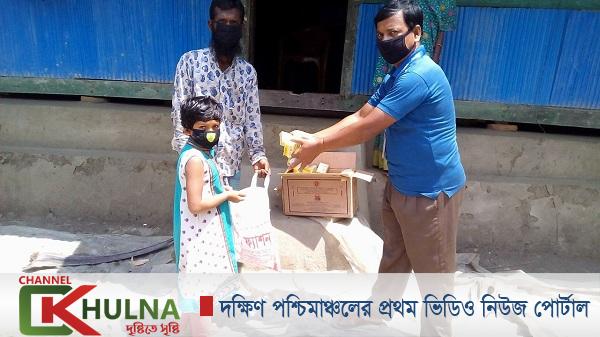 মোড়েলগঞ্জে স্কুল ফিডিংয়ের বিস্কুট শিক্ষার্থীদের  বাড়িতে পৌঁছে দেয়া হচ্ছে