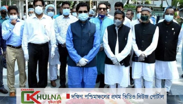 বঙ্গবন্ধুর প্রতিকৃতিতে শ্রদ্ধা জানালেন মেয়র তাপস