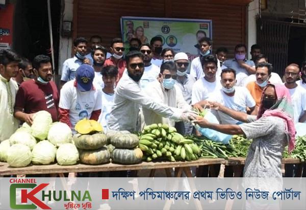 অসহায় দুঃস্থ মানুষের মাঝে বিনামূল্যে সবজি বিতরণ করলো ছাত্রলীগ