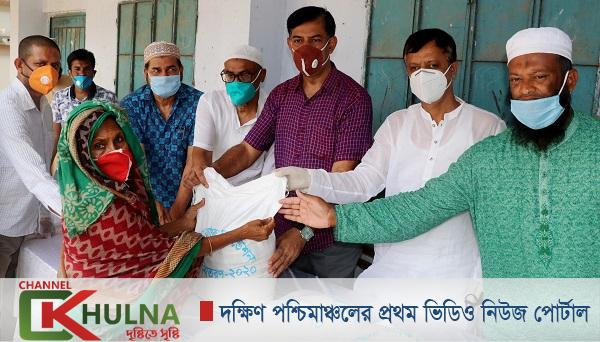 দৌলতপুরে যমুনা ব্যাংক ফাউন্ডেশনের উদ্যোগে মিল শ্রমিক ও দরিদ্র পরিবারের মাঝে ত্রাণ সামগ্রী বিতরণ