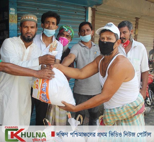 ১০ নং ওয়ার্ডে ব্যক্তি উদ্যোগে খাদ্য সহায়তা প্রদান