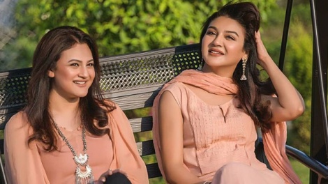 এ যেন অবিকল আরেক জয়া!