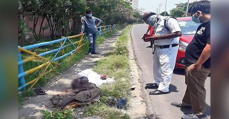 কলকাতার রাস্তায় পড়ে আছে ক্যানসার আক্রান্ত বাংলাদেশি